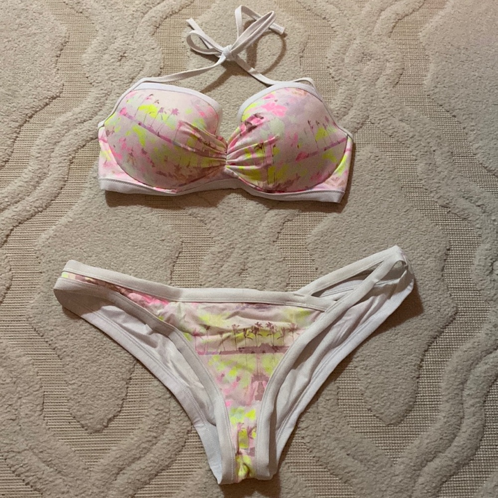 NWOT women’s Victoria’s Secret white bikini. Large bottom. 36C top.